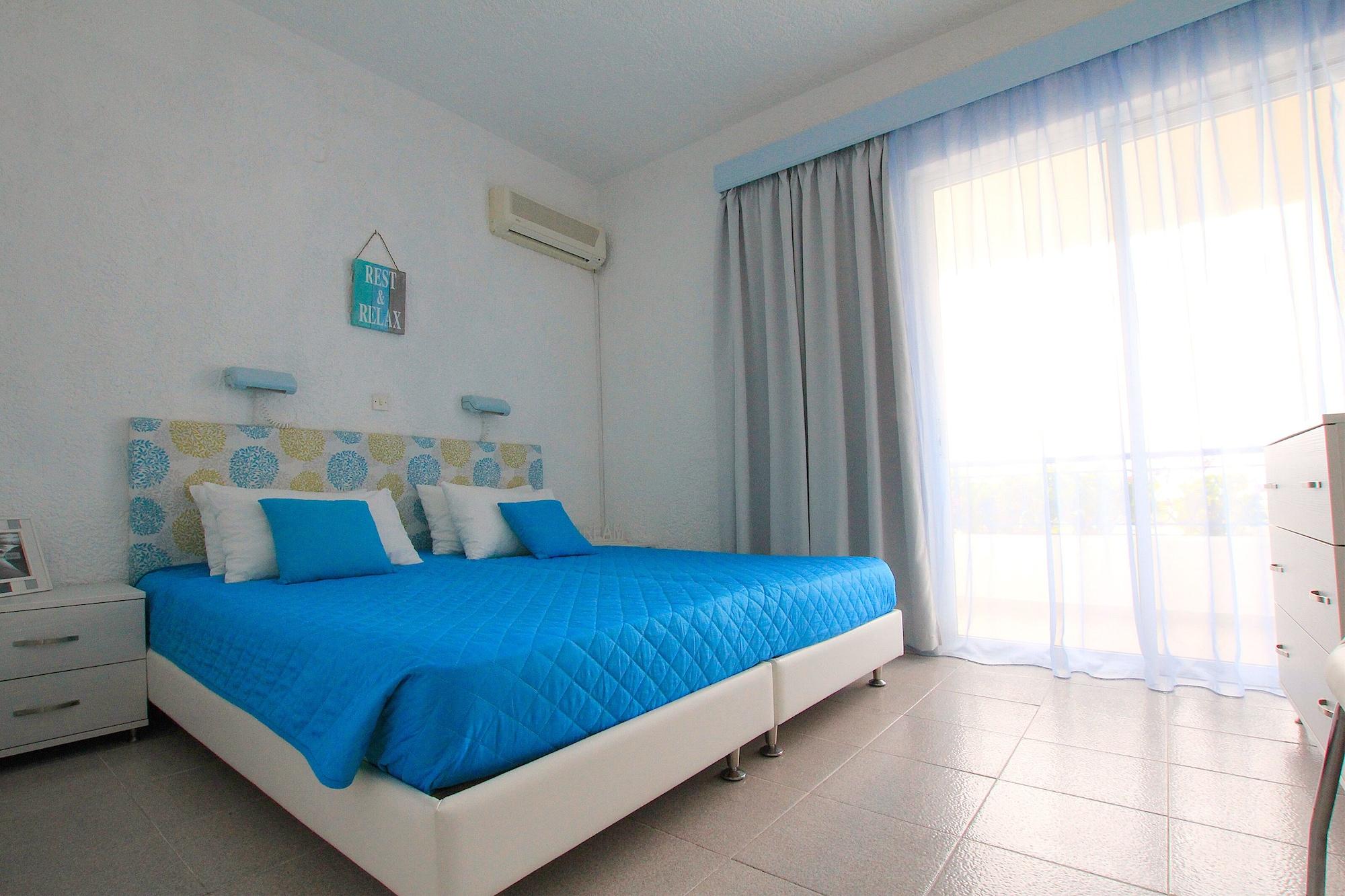 Christiana Hotel Apartments เกนนาดี ภายนอก รูปภาพ
