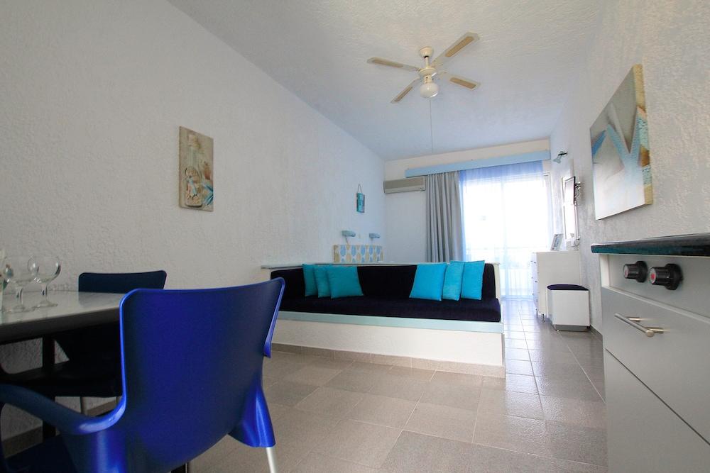 Christiana Hotel Apartments เกนนาดี ภายนอก รูปภาพ