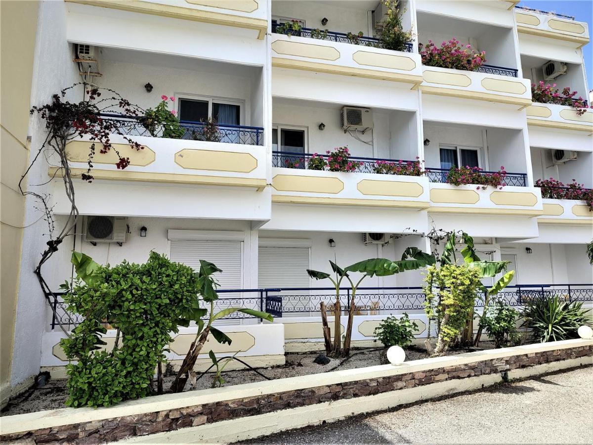 Christiana Hotel Apartments เกนนาดี ภายนอก รูปภาพ