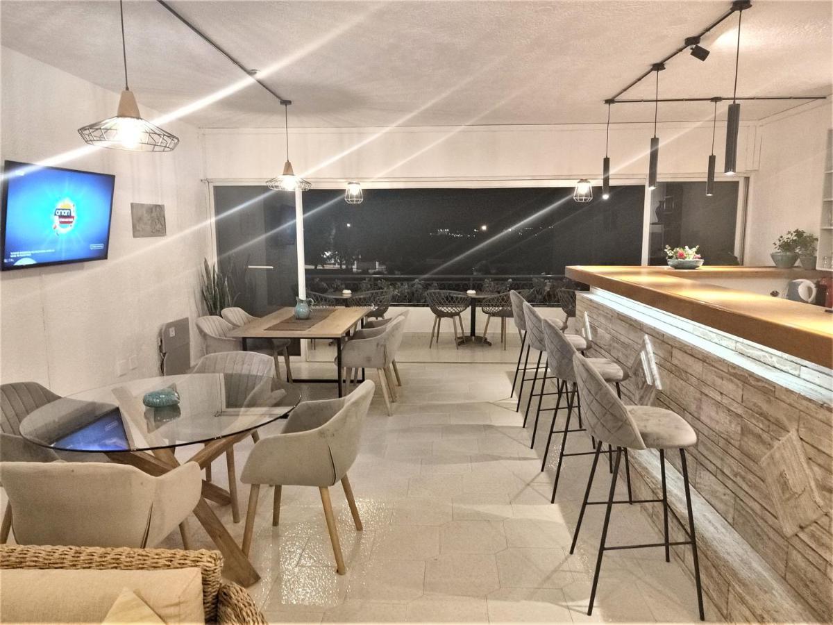 Christiana Hotel Apartments เกนนาดี ภายนอก รูปภาพ