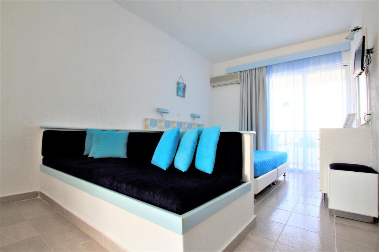 Christiana Hotel Apartments เกนนาดี ภายนอก รูปภาพ