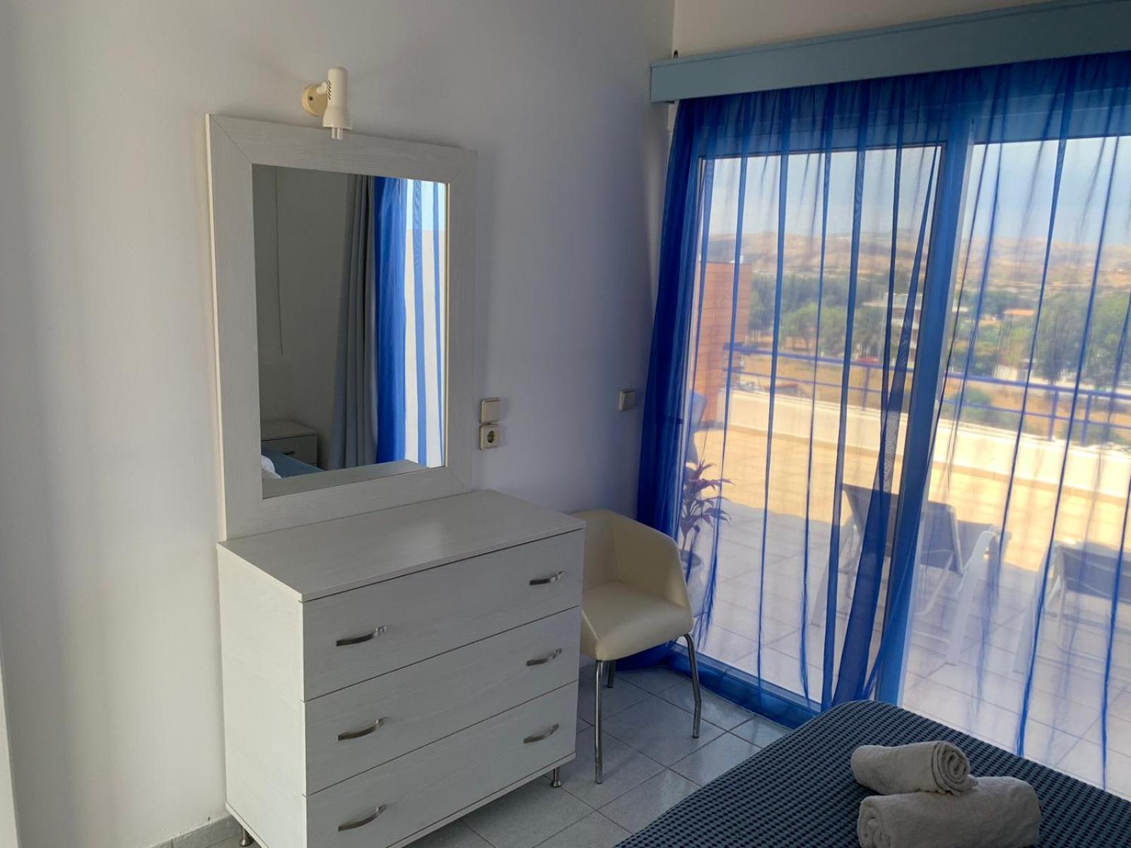 Christiana Hotel Apartments เกนนาดี ภายนอก รูปภาพ
