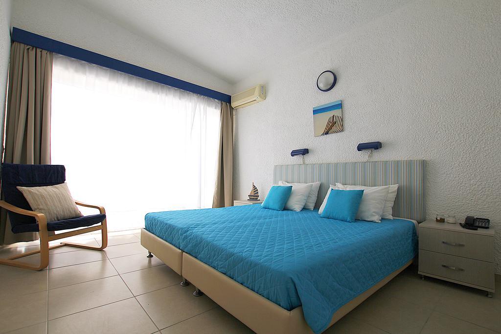 Christiana Hotel Apartments เกนนาดี ภายนอก รูปภาพ